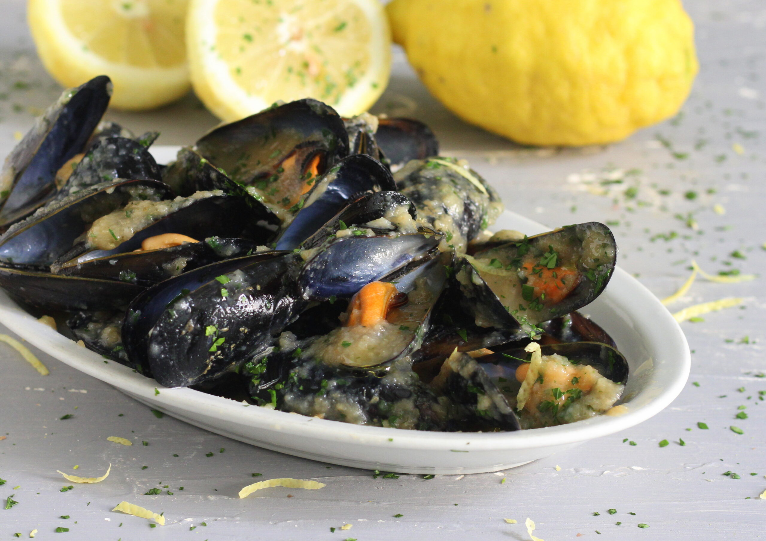 Muscheln mit Wein und Semmelbröseln