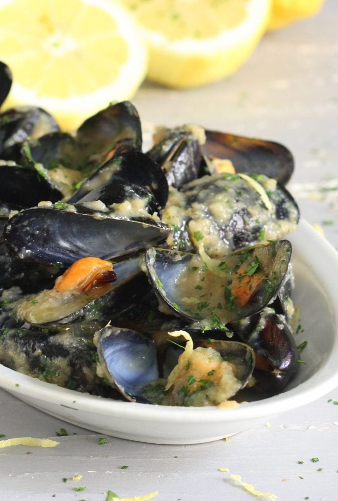 Muscheln mit Wein und Semmelbröseln