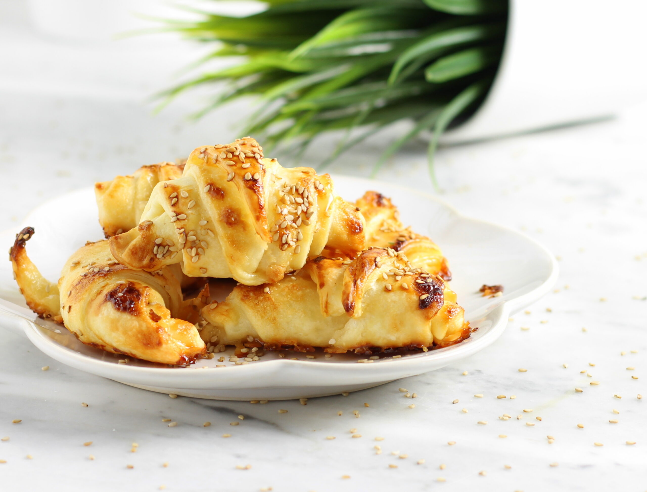 Weiße Schokoladen-Croissants aus doppeltem Blätterteig