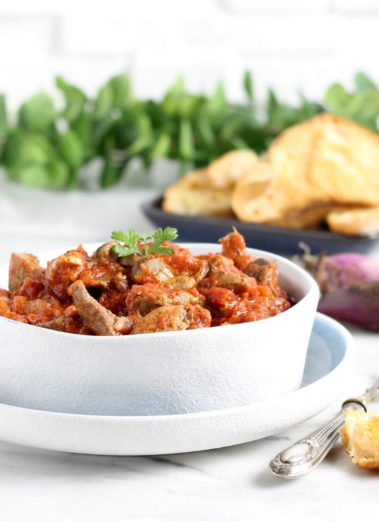 Lamminnereien mit Zwiebel und Tomate