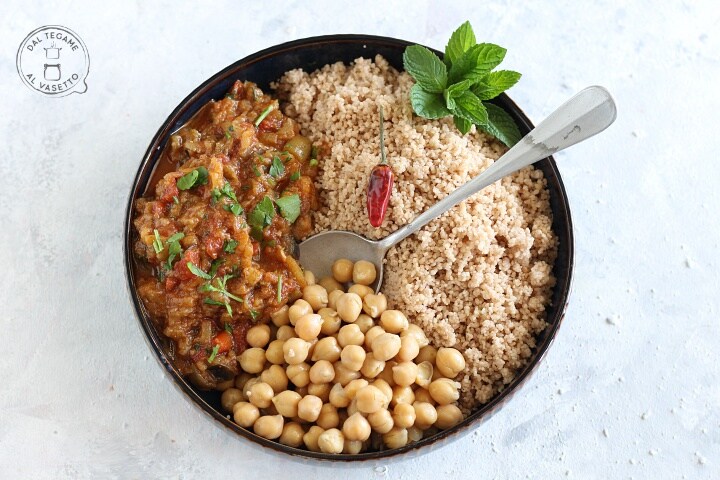Schneller Couscous mit Kichererbsen und Auberginen