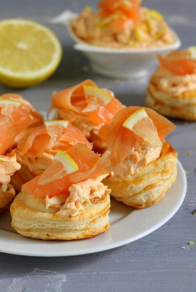 Blätterteigpastetchen mit Lachs und rosa Sauce