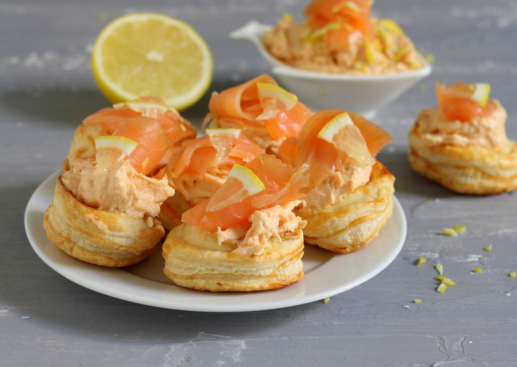 Snack mit Schokolade, Mandeln und Rum