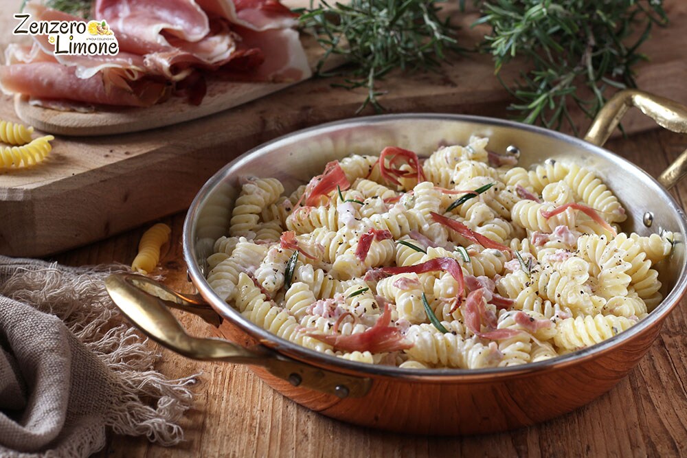 cremige Fusilli mit Speck