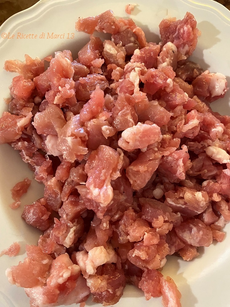 Cremige Orecchiette nach Art von Positano zerbröckelte Wurst