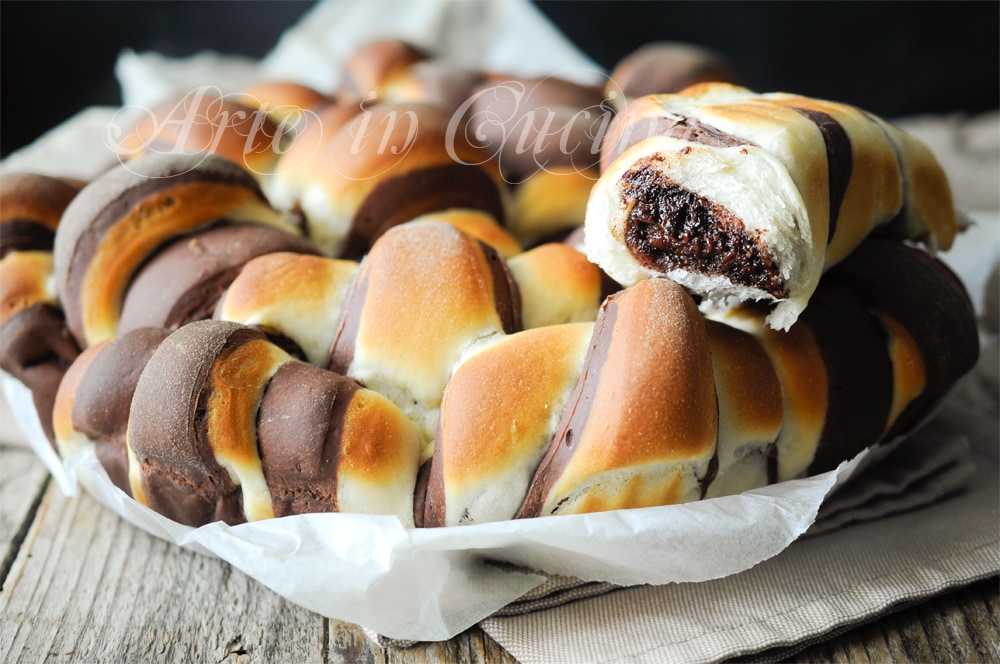 Danubio aus zweifarbigen Croissants mit Ricotta, sehr weich