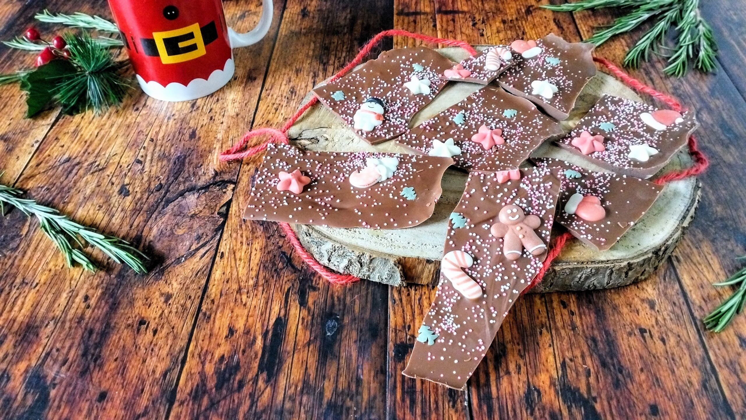 Dekorierte Weihnachtsschokoladentafeln: ein einzigartiges und leckeres Geschenk für die Feiertage