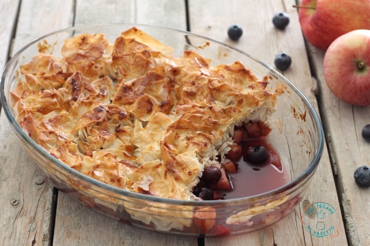 Dessert mit Äpfeln und Filoteig