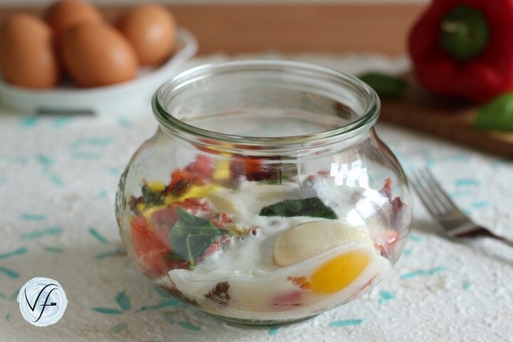 Eier im Glas im Mikrowellenverfahren
