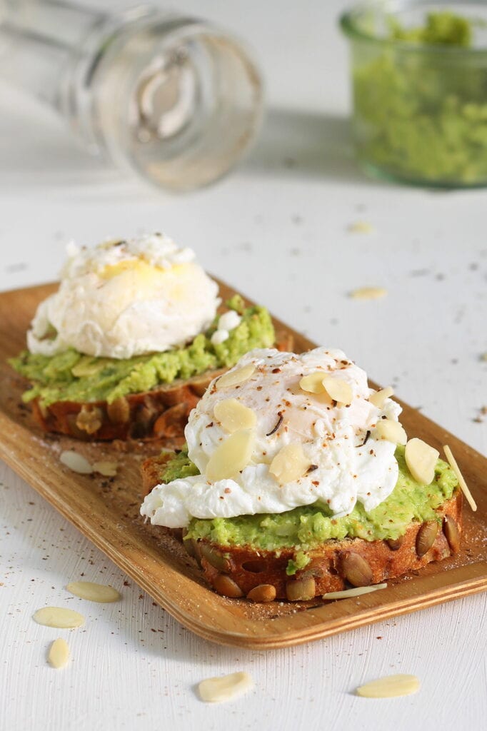 Crostini mit pochierten Eiern