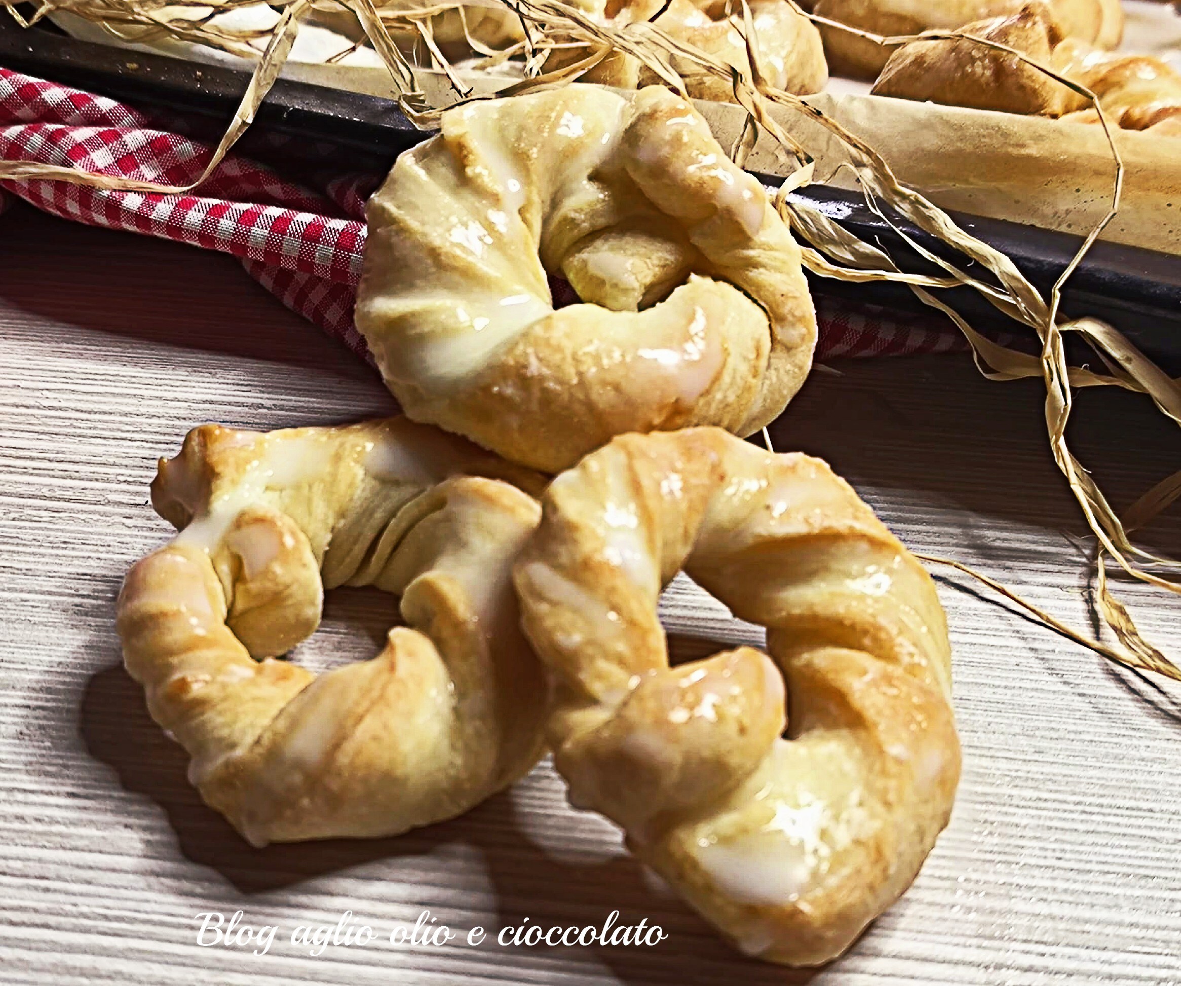 EINFACHE UND SCHNELLE KRINGEL – Rezept mit Knoblauch, Öl und Schokolade