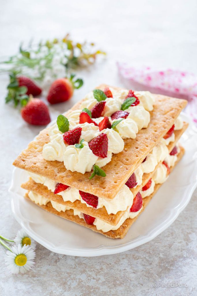 Erdbeerblätterteigkuchen mit Chantilly