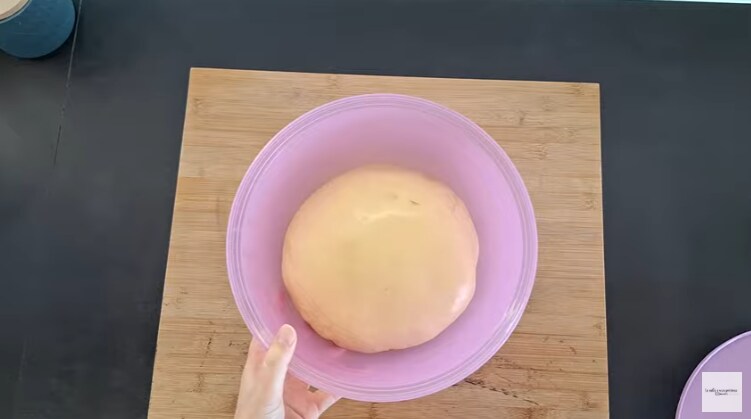 Erster Aufgang des Brötchenteigs