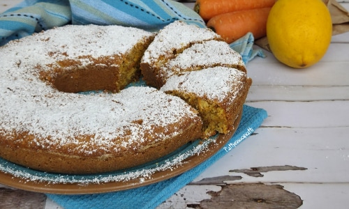 Vollkorn-Karotten-Mandel-Kranzkuchen