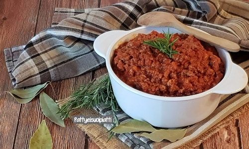 Fleisch- und Wurstragout