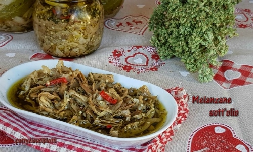 Traditionelle Auberginen in Öl