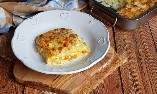 Lasagne aus dem Ofen mit Kürbis und Wurst