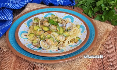 Spaghetti mit Venusmuscheln und Zucchini