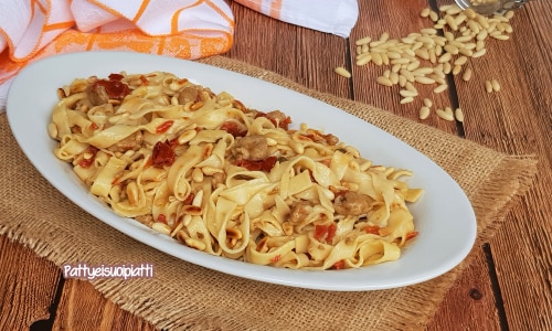 Rustikale schmackhafte Tagliatelle