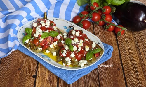 Auberginen mit Kirschtomaten und Feta