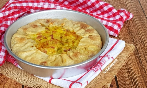 Herzhafte Torte mit Lauch, Kartoffeln und Speck