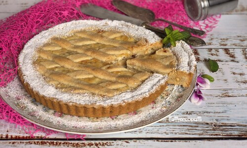 Mandel-Mürbeteigkuchen mit weißer Schokolade und Ricotta