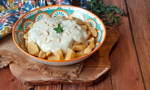 Kürbisgnocchi mit Pinienkernsauce