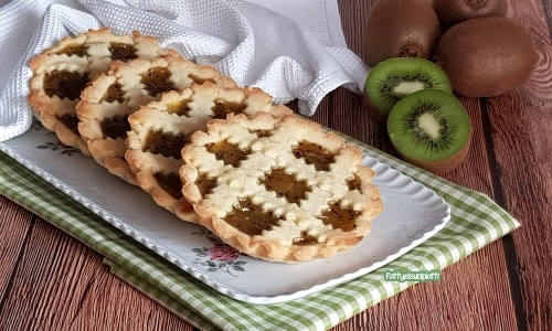 Mürbeteigtörtchen mit Kiwi-Marmelade