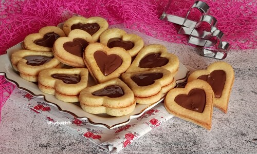 Mandelmürbeteigherzen mit Nutella