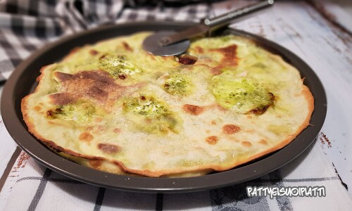 Focaccia mit Käse und Pesto