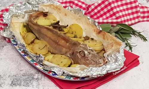 Knurrhahn in der Folie im Ofen gebacken