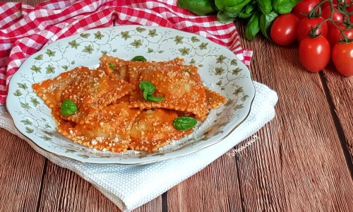 Magere Ravioloni mit Tomate