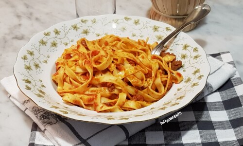 Tagliatelle mit Bolognese-Ragù