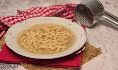 Passatelli in Fleischbrühe