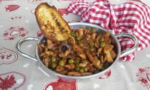 Buridda von Tintenfischen und Erbsen