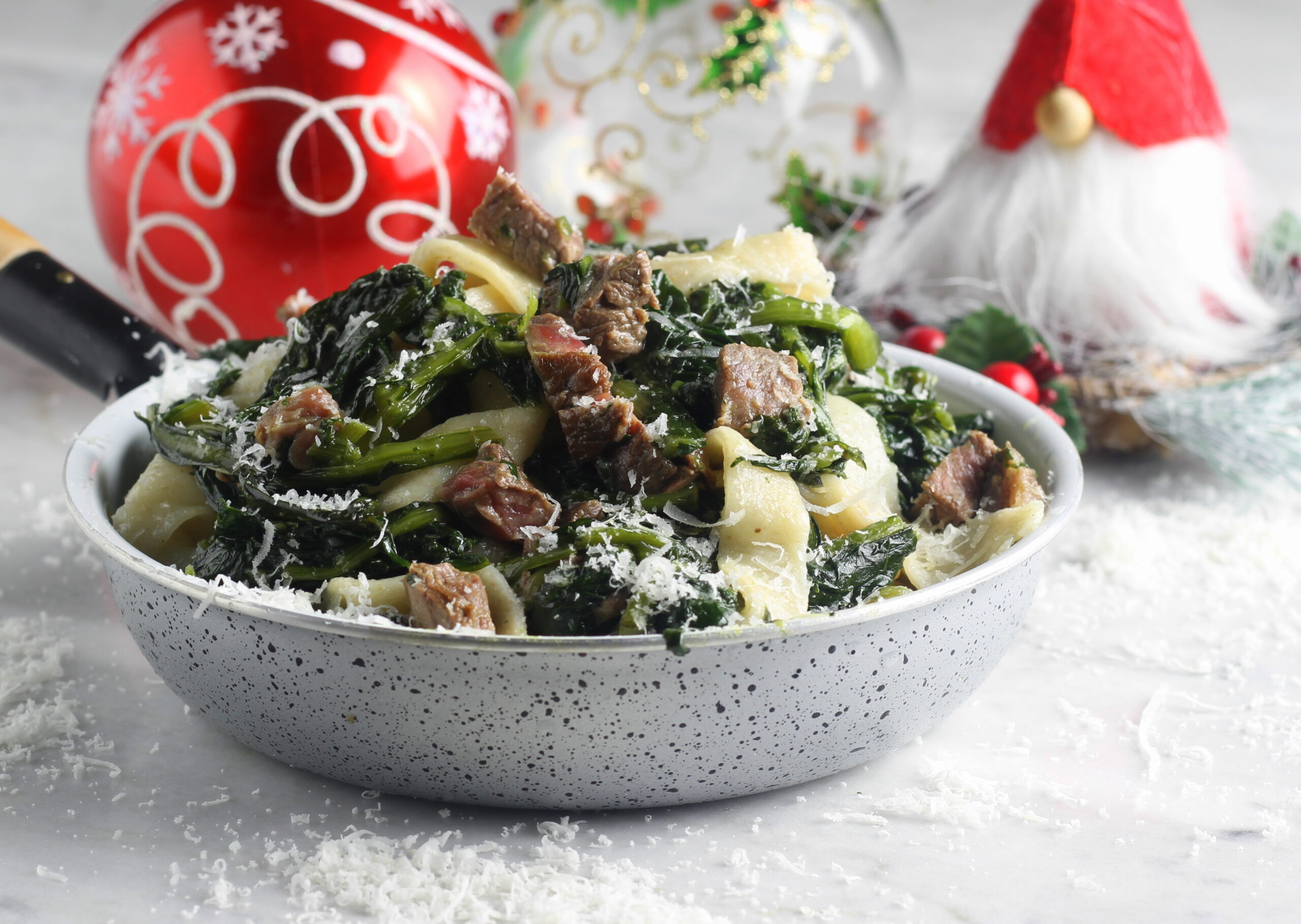 Fettuccine mit Rinderragout und Chicorée