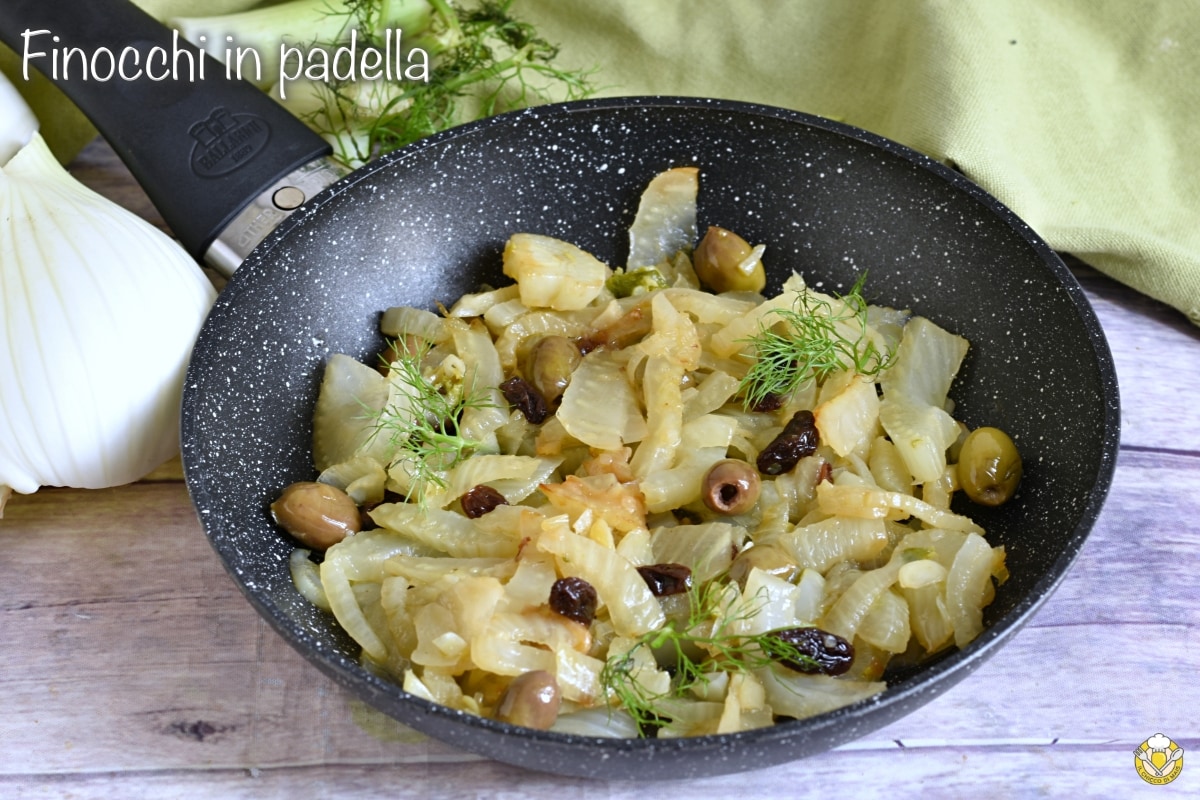 Fenchel in der Pfanne mit Oliven