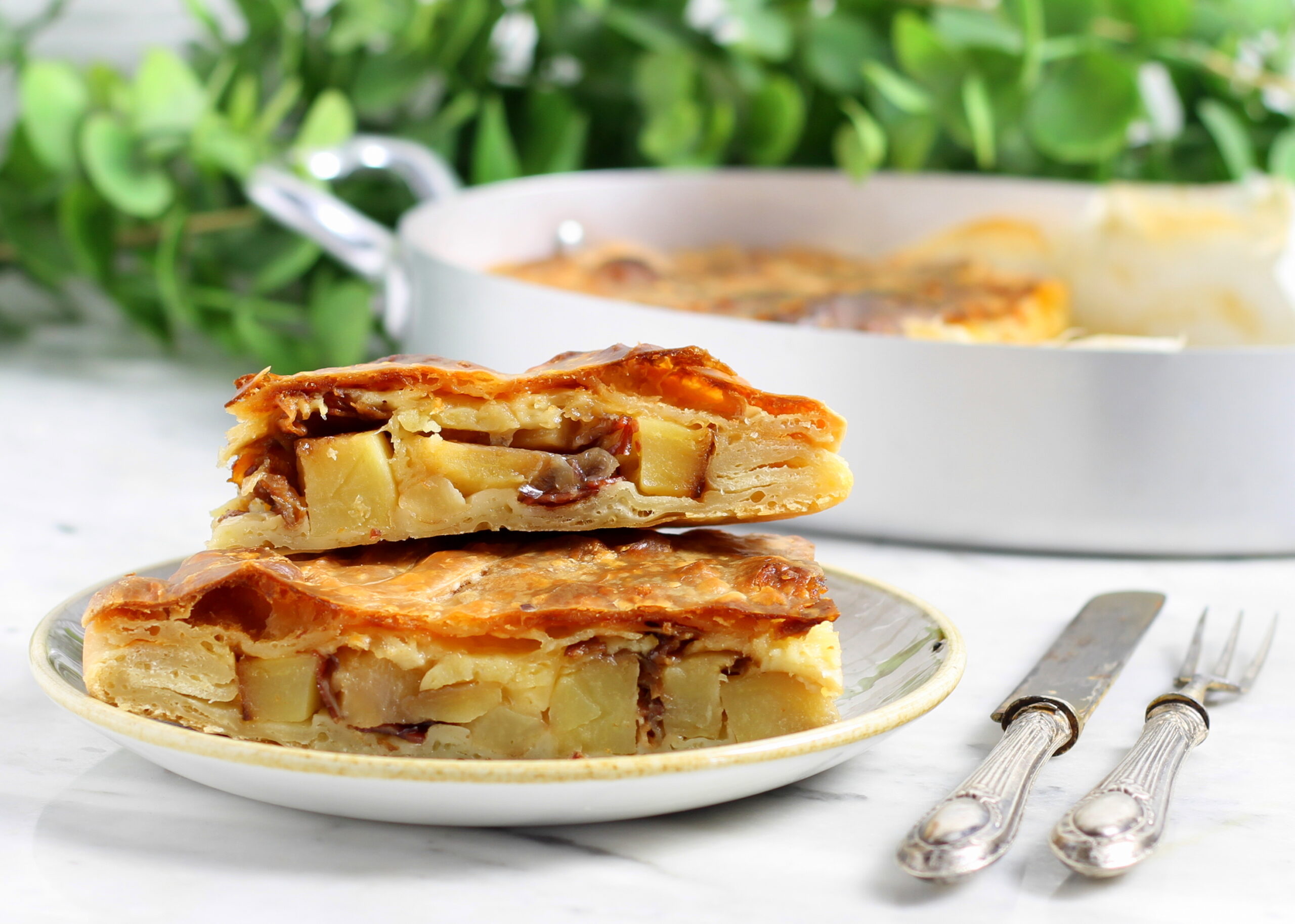 Focaccia mit Kartoffeln, Speck und Käse