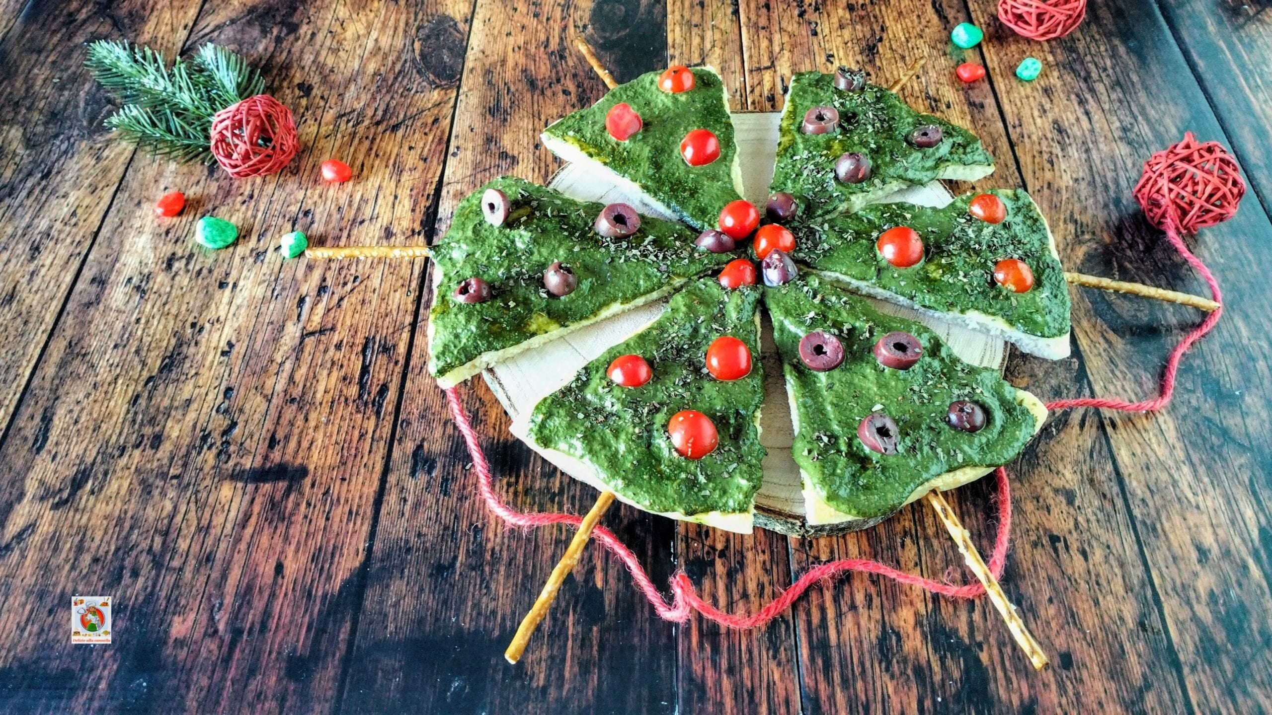 Focaccia-Bäumchen mit Pesto: die eindrucksvolle und schmackhafte Weihnachtsvorspeise