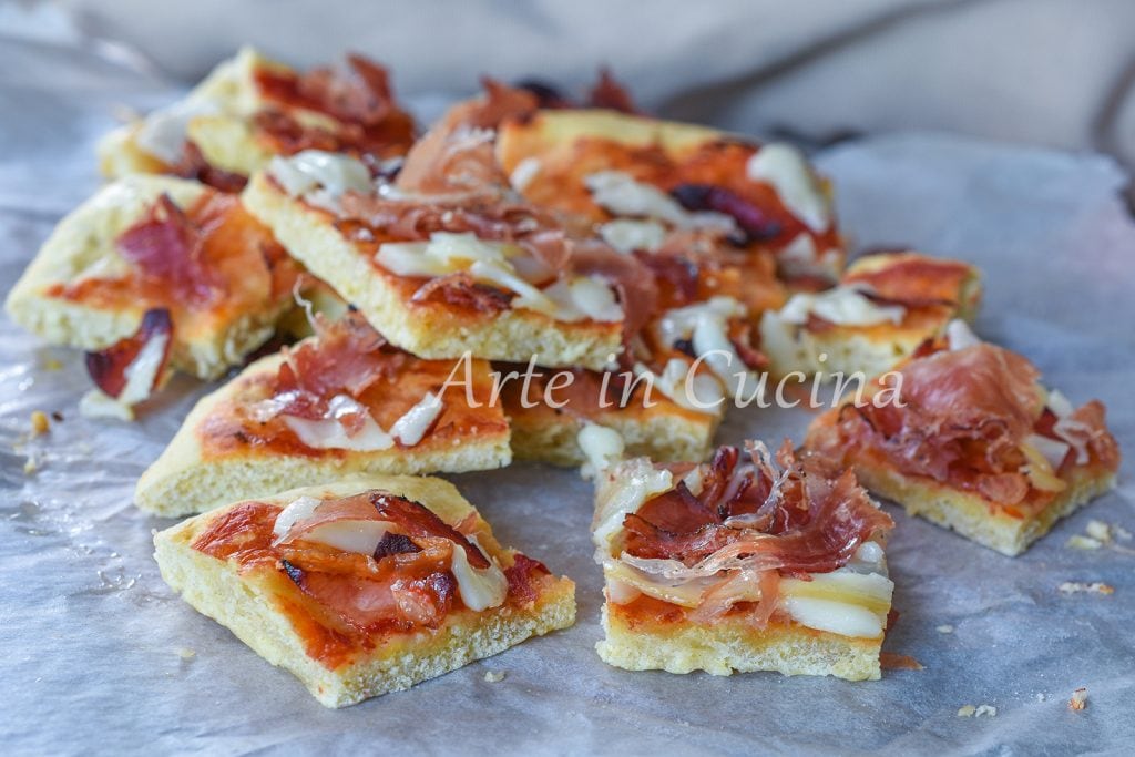 Focaccia-Tranchen mit Speck schnelle Häppchen