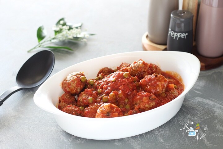 Fleischbällchen in Tomatensauce aus der Mikrowelle