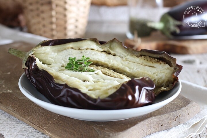 Ganze Auberginen im Airfryer