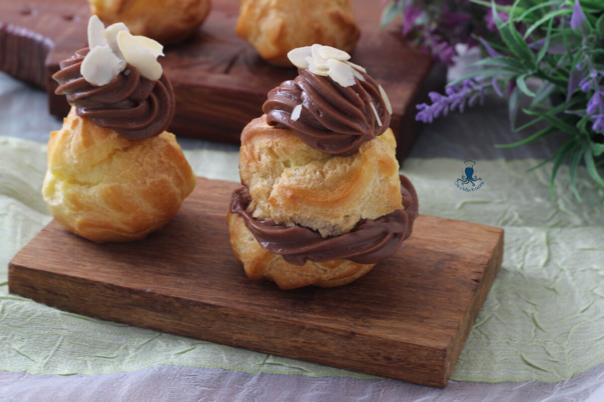 Gebackene Windbeutel von San Giuseppe mit Schokoladencreme