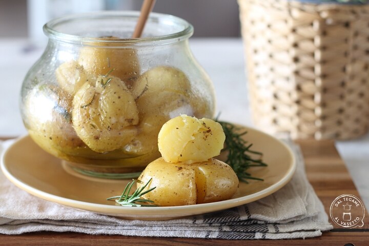 Gebackene Kartoffeln im Glas