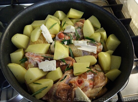 Gebratenes Hähnchen mit Kartoffeln