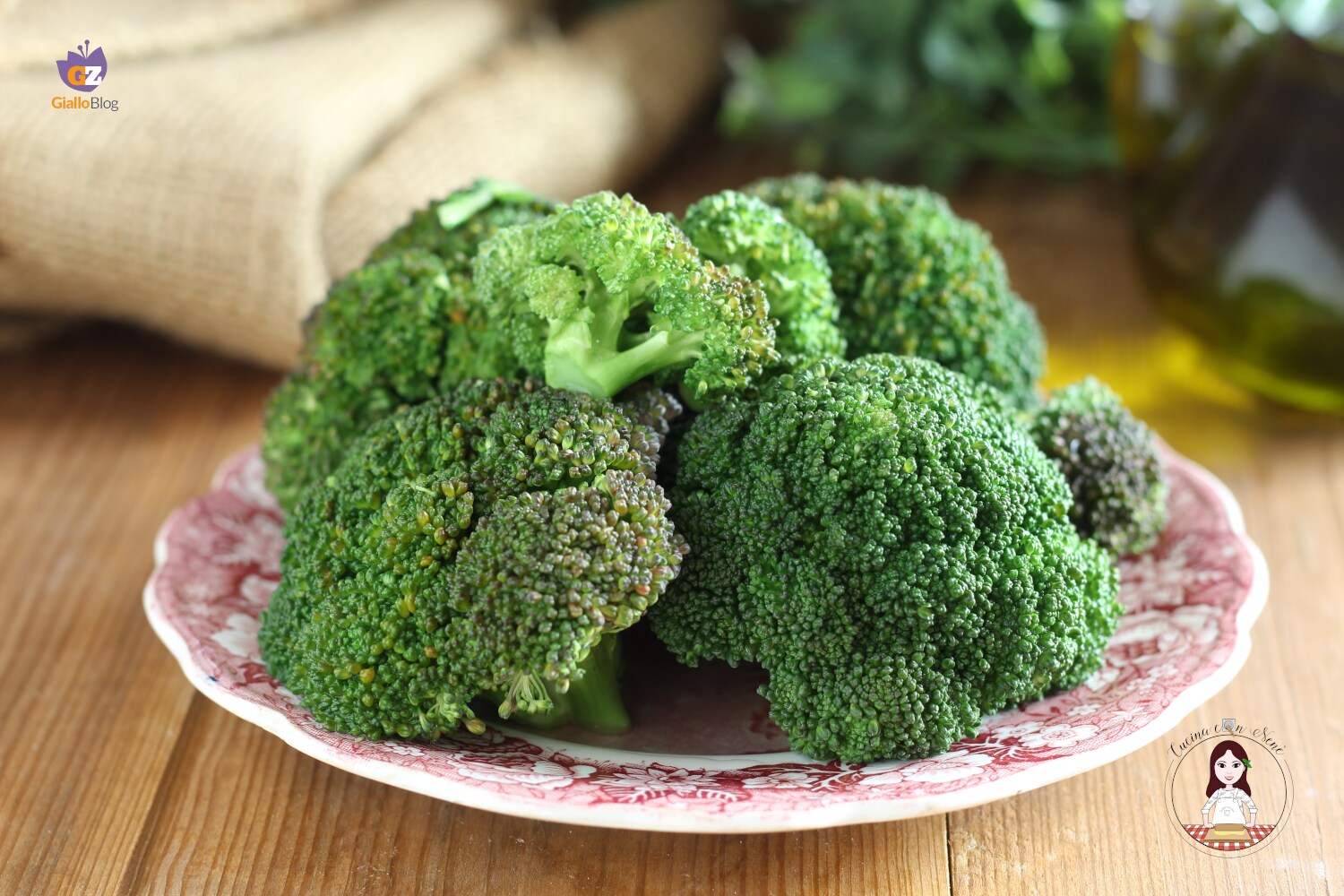 Gedämpfter Brokkoli in der Mikrowelle