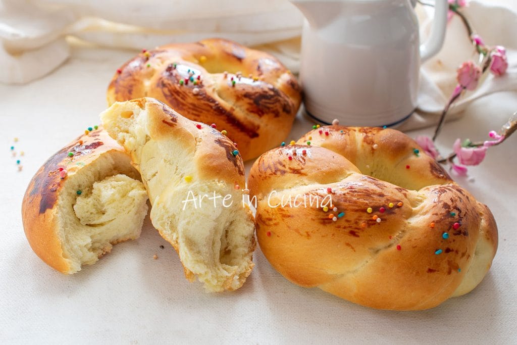 Geflochtene Osterbrioche