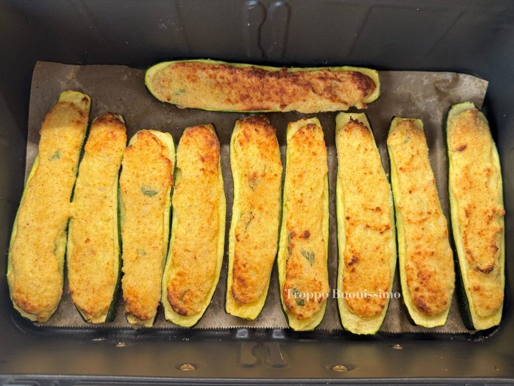 gefüllte Zucchini in der Heißluftfritteuse