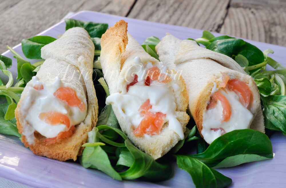 Gefüllte Toastbrot-Kegel mit Burrata und Lachs