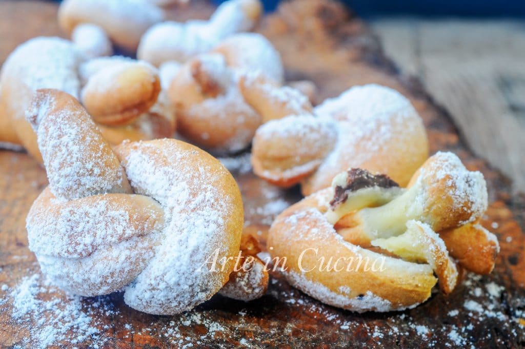Gefüllte Knoten mit Nutella einfache und schnelle Süßigkeiten vickyart Kunst in der Küche